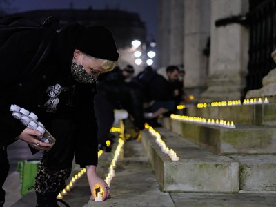 Carla Ecola, director of the Outside Project, lays memorial candles in Trafalgar Square as part of the Museum of Homelessness’s ‘Dying Homeless’ project (Photo: Anthony Luvera)