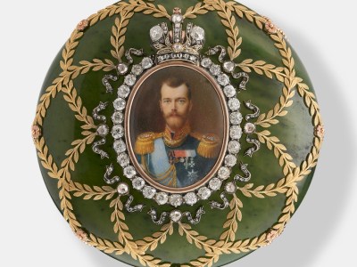 Painted enamel rose with nephrite leaves in a rock crystal pot (1917), Fabergé.