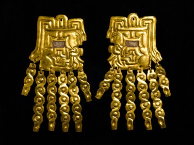 Gold alloy and shell ear plates (800–550 BC), Peru.