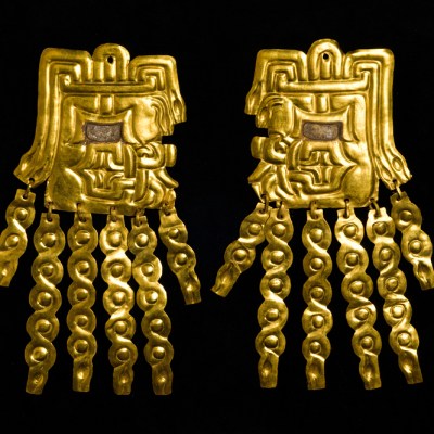 Gold alloy and shell ear plates (800–550 BC), Peru.