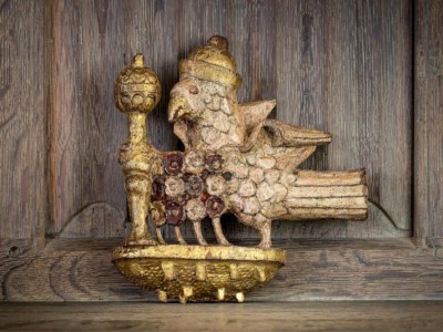 A carved-oak falcon that probably adorned Anne Boleyn's apartments at Hampton Court Palace. Photo: Paul Fitzsimmons/Marhamchurch Antiques