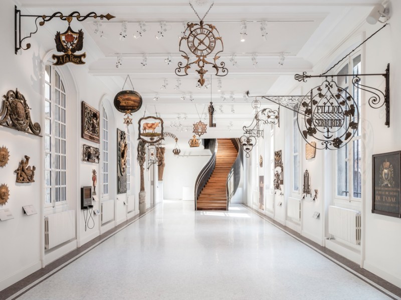 The Hall of Signs in the Musée Carnavalet – Histoire de Paris.