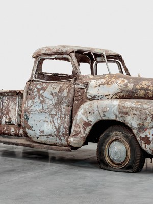 Unbaled Truck (2021), Charles Ray.
