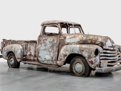 Unbaled Truck (2021), Charles Ray.