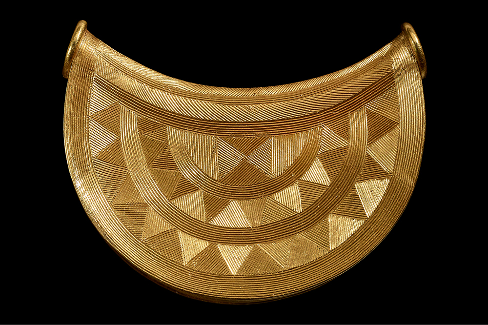 Bronze Age sun pendant (1000-800 BC). British Museum.