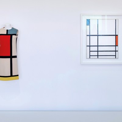 Yves Saint Laurent’s Mondrian dress (Autumn-Winter 1965), displayed next to Piet Mondrian’s Composition en rouge, bleu et blanc (1937).