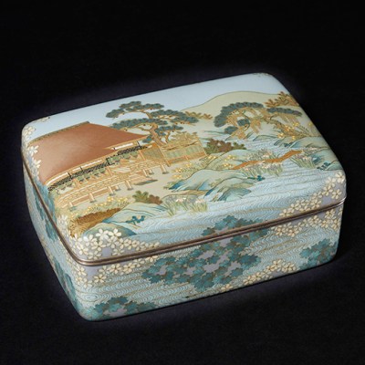 Covered box with scene from The Tale of Genji (c. 1895), Ota Jinnoeimon. Peabody Essex Museum, Salem. Photo: © 2022 John Bigelow Taylor