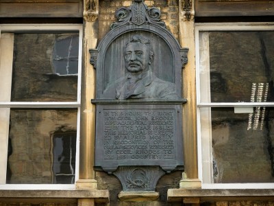 Not falling any time soon: plaque dedicated to Cecil Rhodes in King Edward Street, adjacent to Oriel College, Oxford.