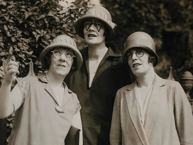 Women modelling spectacles of unusual shapes (1925)