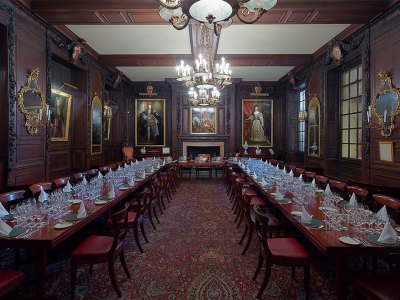 The court room at Vintners’ Hall in London