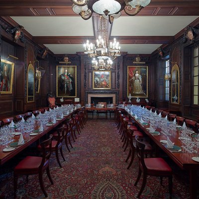 The court room at Vintners’ Hall in London