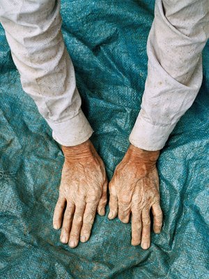 Crease from the series 'In the exodus, I love you more' (2014–ongoing), Hoda Afshar. Courtesy the artist; © Hoda Afshar