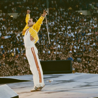 Freddie Mercury at the Queen in Concert Magic Tour at Wembley Stadium, London, in 1986. © Richard Young (www.richardyounggallery.co.uk)