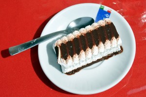 On the irresistible ripples of Viennetta