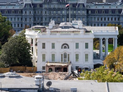Trump demolishes the East Wing of the White House
