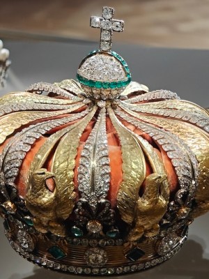 The Louvre theft points to the wider crisis in France