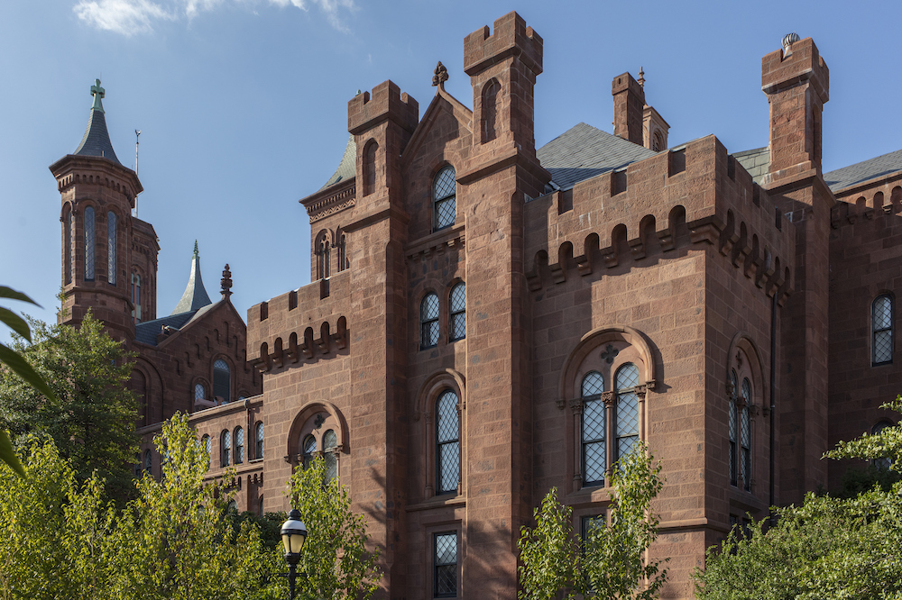 Smithsonian faces looming deadline from Trump administration Plus: United States withdraws from two UN culture heritage bodies; and Louvre workers strike about conditions and redevelopment plans