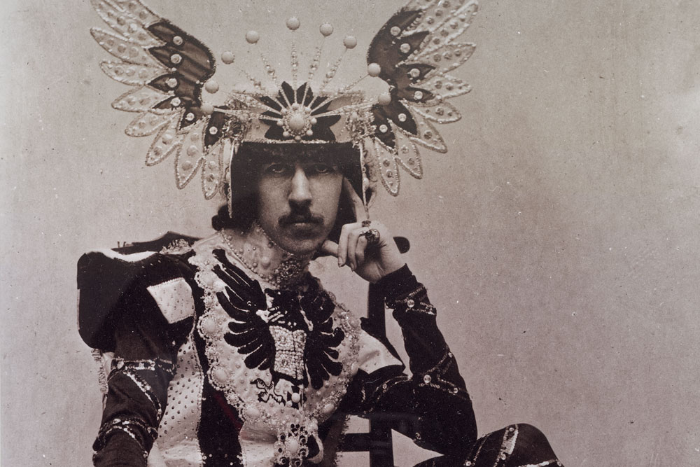 The bachelors who left their pads to the nation