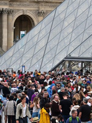 Inside the crisis at the Louvre