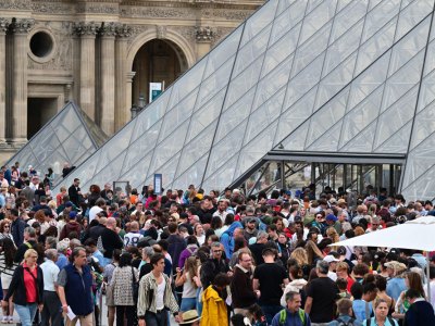 Inside the crisis at the Louvre