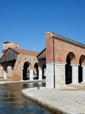 No Venice Biennale prizes for artists from countries accused of war crimes